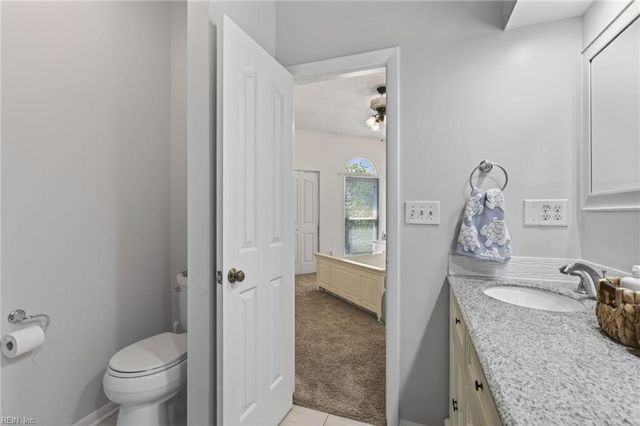 457 E Lake CIR, Chesapeake, VA 23322