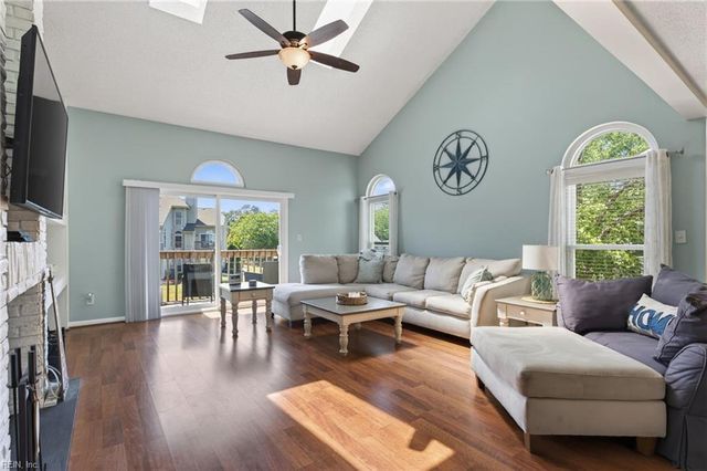 457 E Lake CIR, Chesapeake, VA 23322