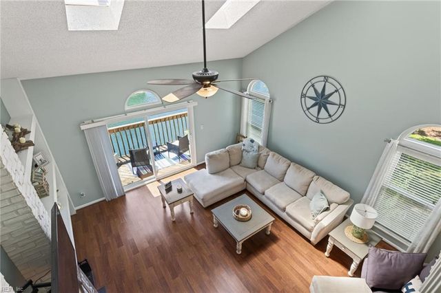 457 E Lake CIR, Chesapeake, VA 23322