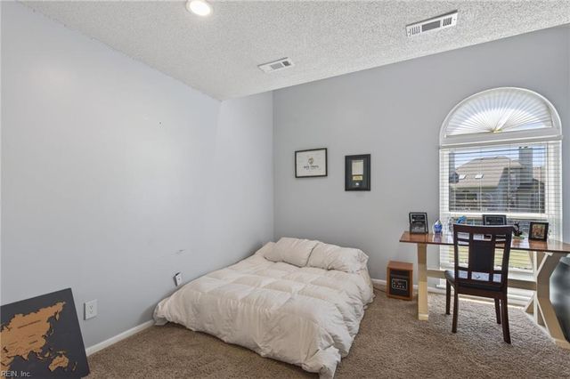 457 E Lake CIR, Chesapeake, VA 23322