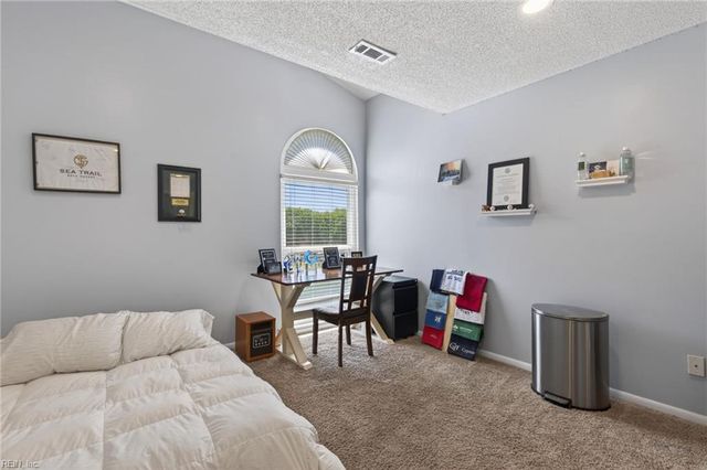 457 E Lake CIR, Chesapeake, VA 23322