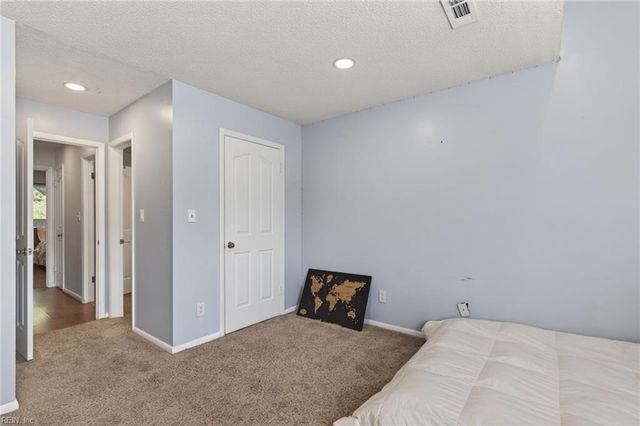 457 E Lake CIR, Chesapeake, VA 23322