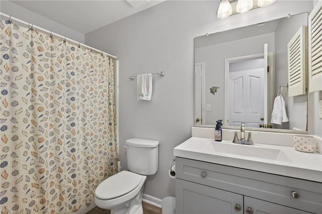457 E Lake CIR, Chesapeake, VA 23322