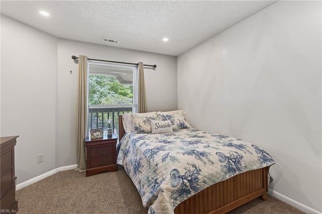 457 E Lake CIR, Chesapeake, VA 23322