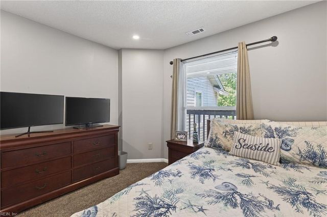 457 E Lake CIR, Chesapeake, VA 23322