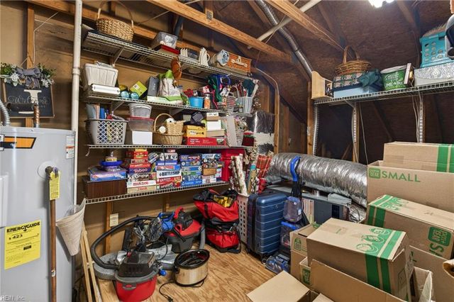 457 E Lake CIR, Chesapeake, VA 23322