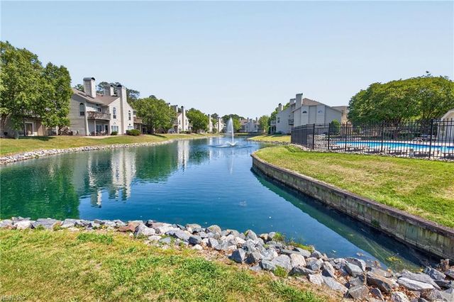 457 E Lake CIR, Chesapeake, VA 23322