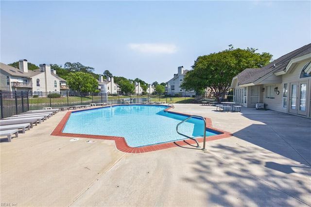 457 E Lake CIR, Chesapeake, VA 23322
