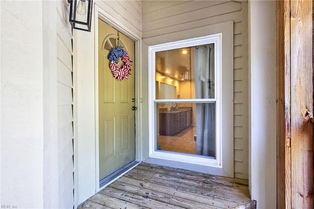 457 E Lake CIR, Chesapeake, VA 23322
