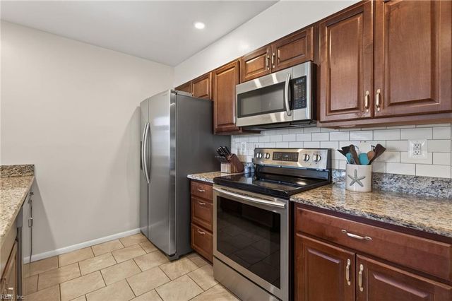457 E Lake CIR, Chesapeake, VA 23322