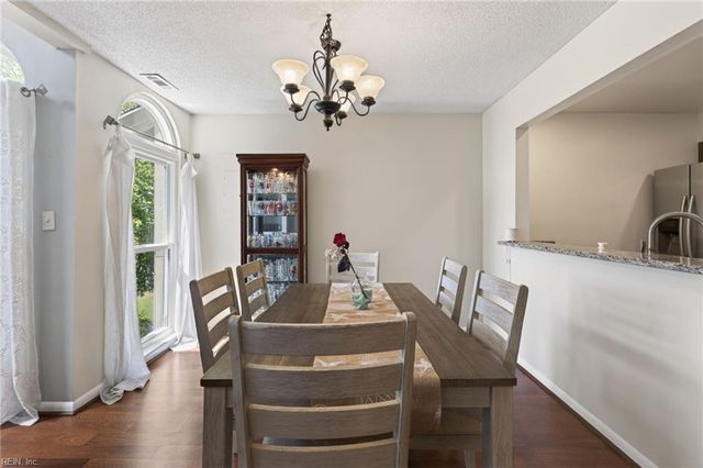 457 E Lake CIR, Chesapeake, VA 23322