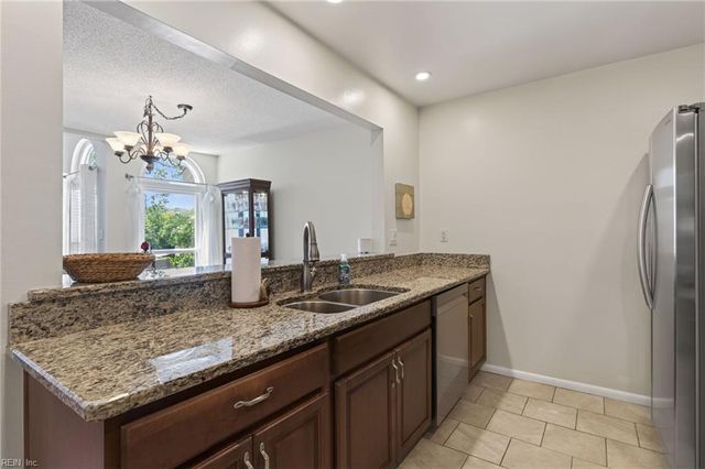 457 E Lake CIR, Chesapeake, VA 23322