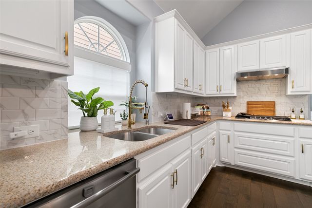 2832 Arenoso, Grand Prairie, TX 75054