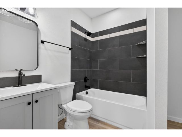 708 N KILLINGSWORTH St 9, Portland, OR 97217