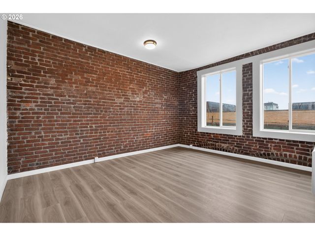 708 N KILLINGSWORTH St 9, Portland, OR 97217