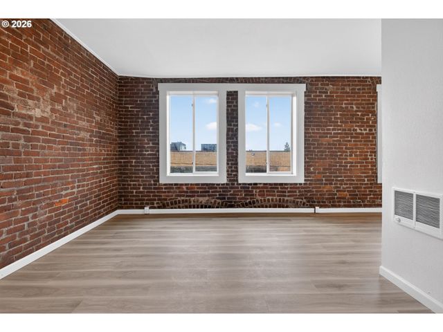 708 N KILLINGSWORTH St 9, Portland, OR 97217