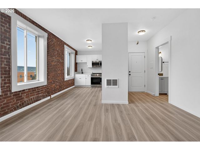 708 N KILLINGSWORTH St 9, Portland, OR 97217