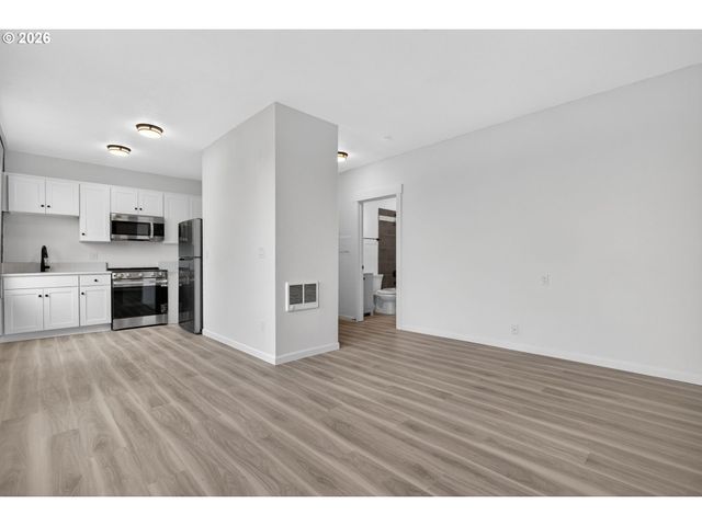 708 N KILLINGSWORTH St 9, Portland, OR 97217