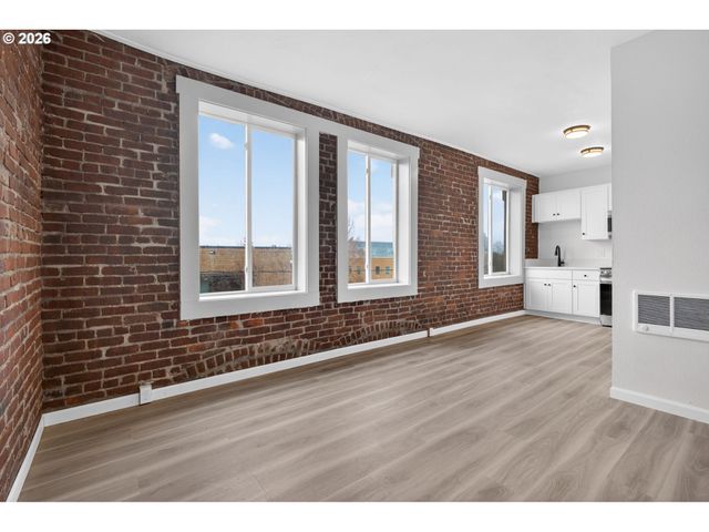 708 N KILLINGSWORTH St 9, Portland, OR 97217