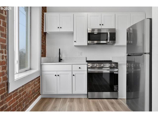 708 N KILLINGSWORTH St 9, Portland, OR 97217