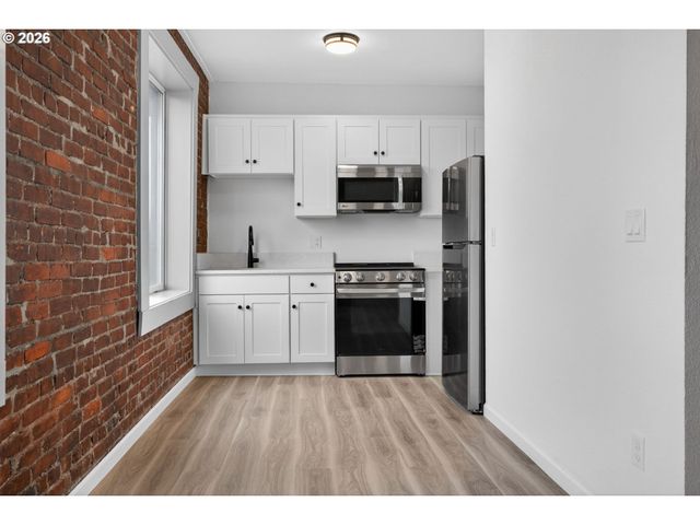 708 N KILLINGSWORTH St 9, Portland, OR 97217