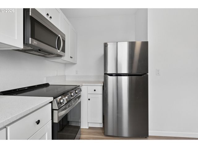 708 N KILLINGSWORTH St 9, Portland, OR 97217