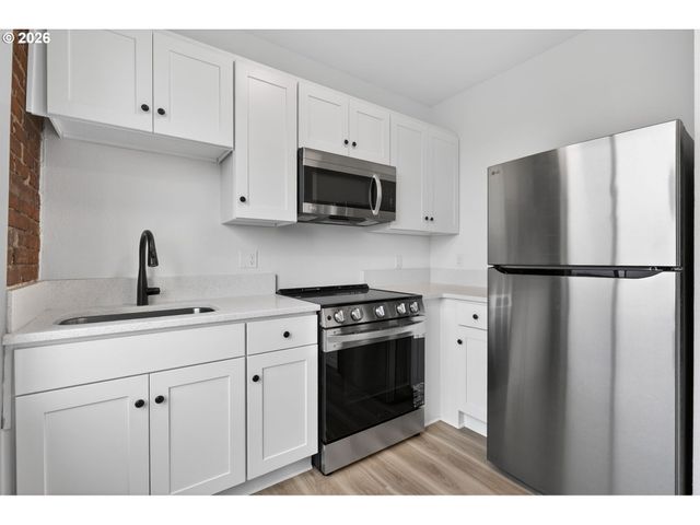 708 N KILLINGSWORTH St 9, Portland, OR 97217