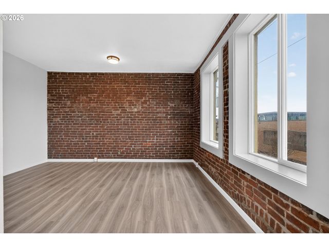 708 N KILLINGSWORTH St 9, Portland, OR 97217