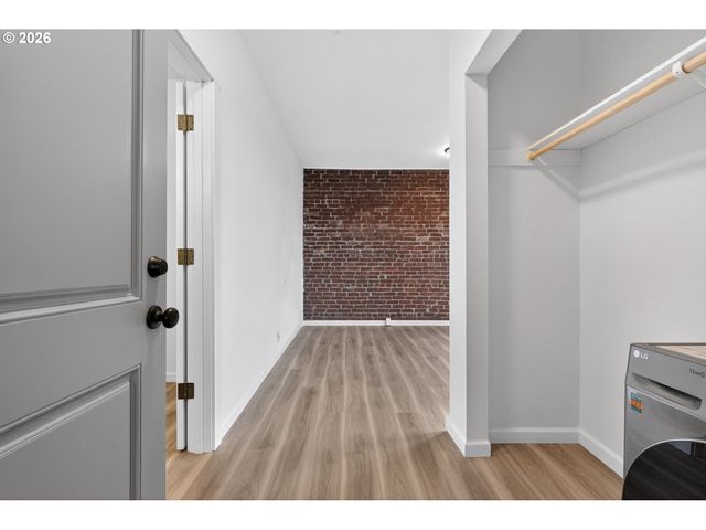 708 N KILLINGSWORTH St 9, Portland, OR 97217