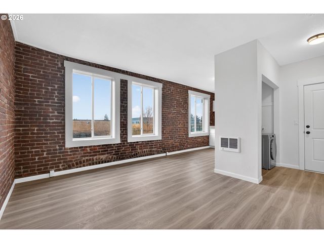 708 N KILLINGSWORTH St 9, Portland, OR 97217