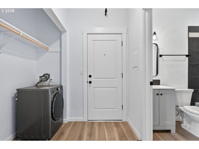 708 N KILLINGSWORTH St 9, Portland, OR 97217