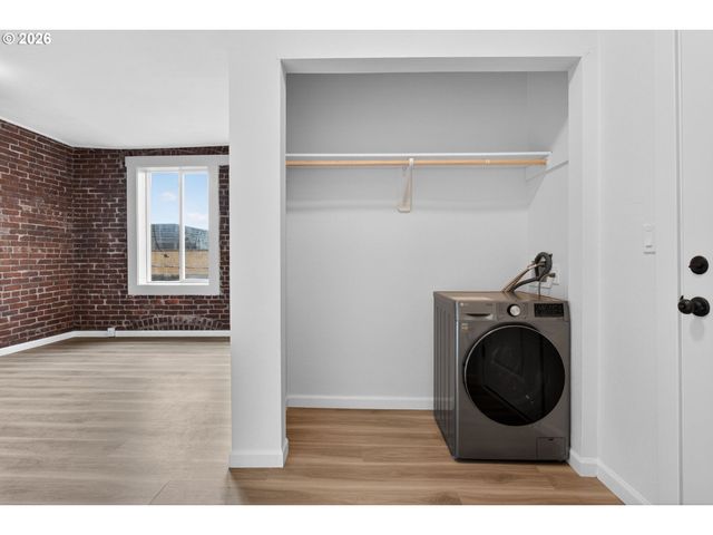 708 N KILLINGSWORTH St 9, Portland, OR 97217