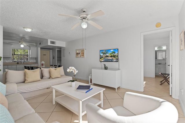 1328 Woodpecker St, Homestead, FL 33035