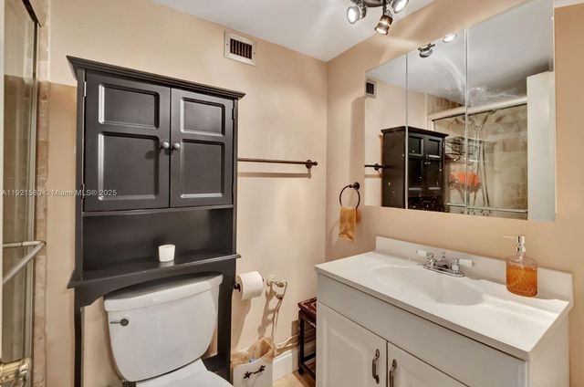 5401 Collins Ave 340, Miami Beach, FL 33140