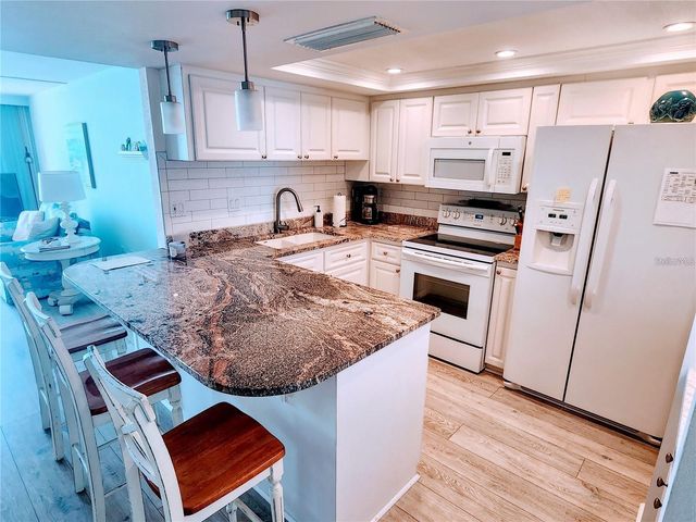 500 TREASURE ISLAND CAUSEWAY 211, Treasure Island, FL 33706
