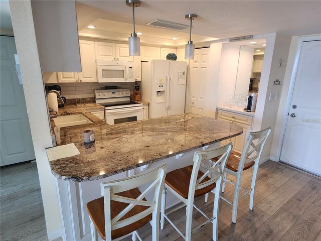500 TREASURE ISLAND CAUSEWAY 211, Treasure Island, FL 33706