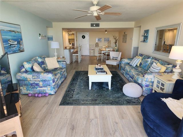 500 TREASURE ISLAND CAUSEWAY 211, Treasure Island, FL 33706