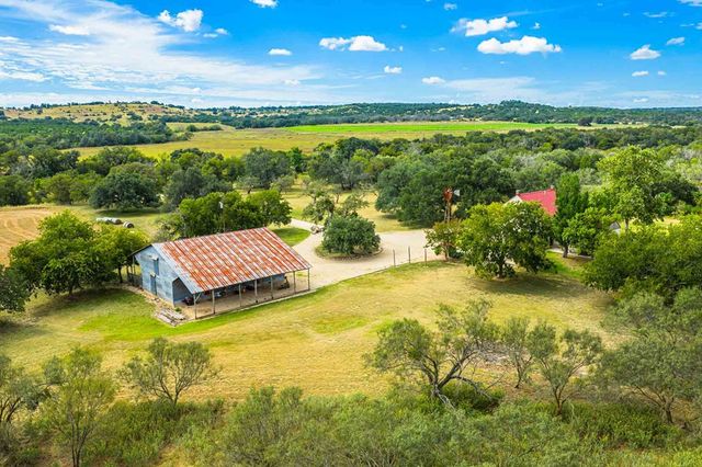 6754 N Grape Creek Rd., Fredericksburg, TX 78625