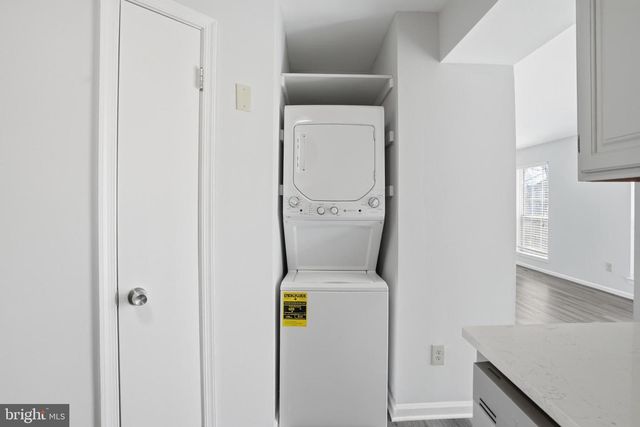 6185 STONEPATH CIR, Centreville, VA 20120