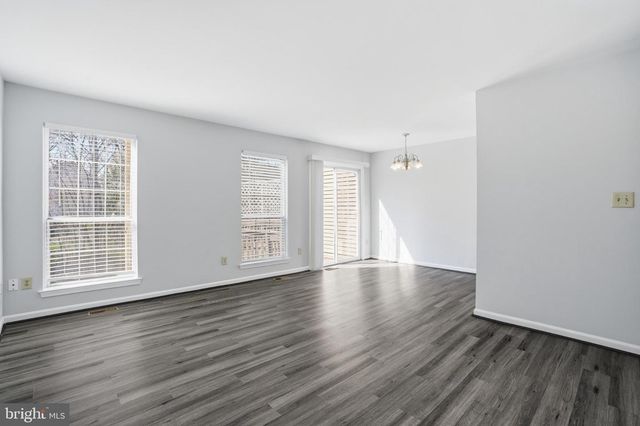 6185 STONEPATH CIR, Centreville, VA 20120