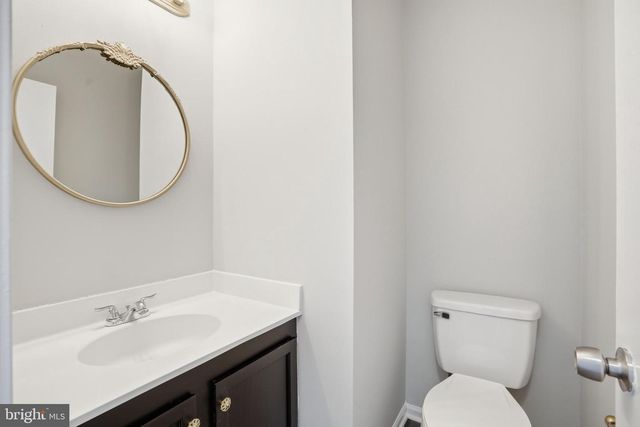 6185 STONEPATH CIR, Centreville, VA 20120