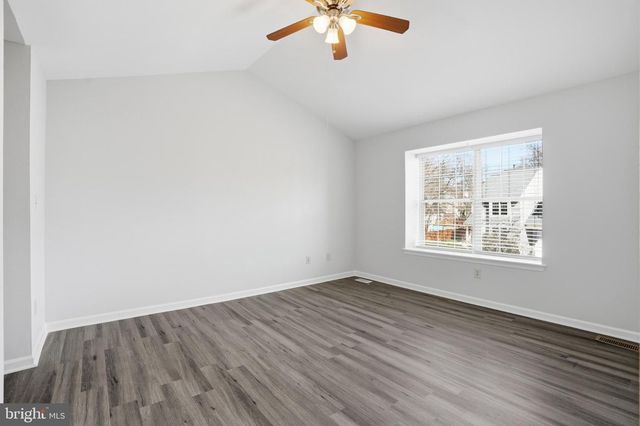 6185 STONEPATH CIR, Centreville, VA 20120