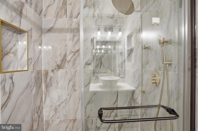 6185 STONEPATH CIR, Centreville, VA 20120