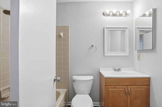 6185 STONEPATH CIR, Centreville, VA 20120