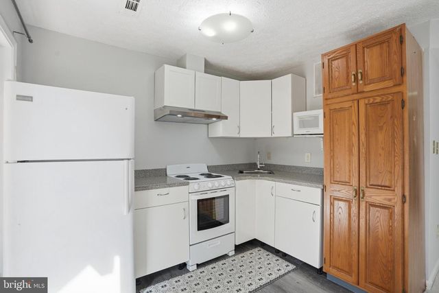 6185 STONEPATH CIR, Centreville, VA 20120