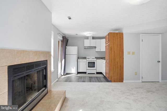 6185 STONEPATH CIR, Centreville, VA 20120