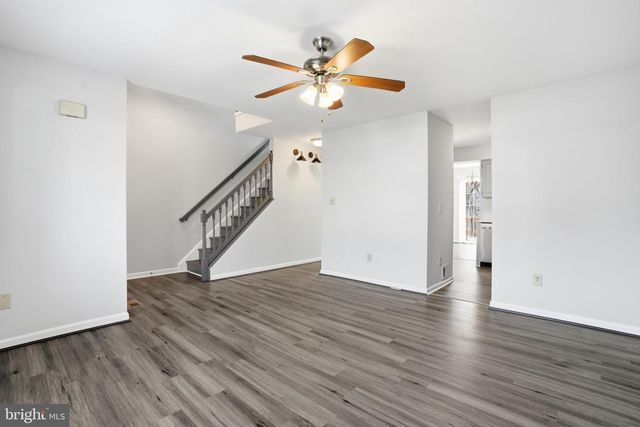 6185 STONEPATH CIR, Centreville, VA 20120