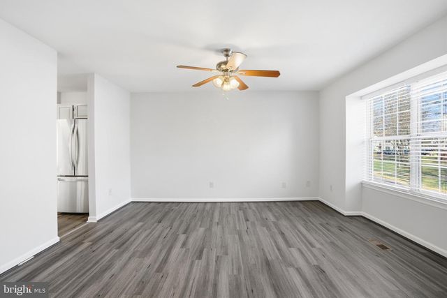 6185 STONEPATH CIR, Centreville, VA 20120