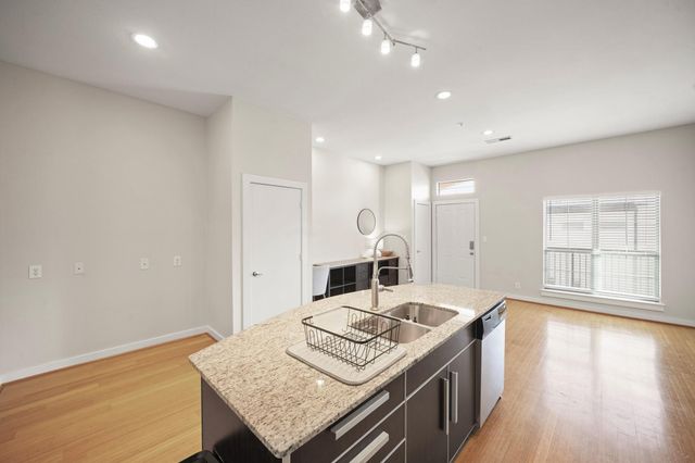 806 Jackson Hill Street 302, Houston, TX 77007