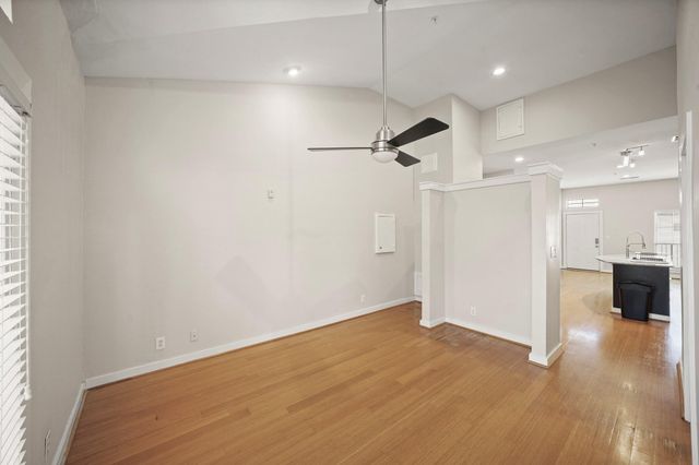 806 Jackson Hill Street 302, Houston, TX 77007